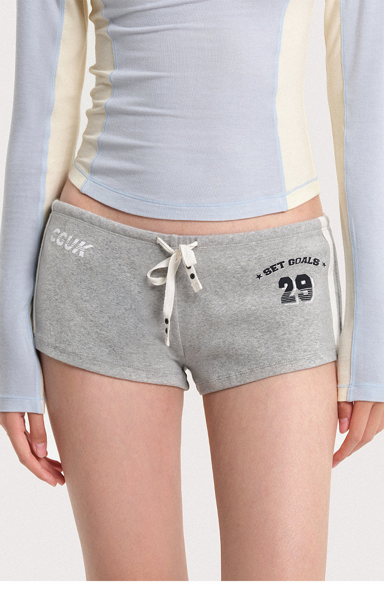 SLIM-FIT COLORBLOCKED VERSATILE TOP & CASUAL SPORTS SHORTS