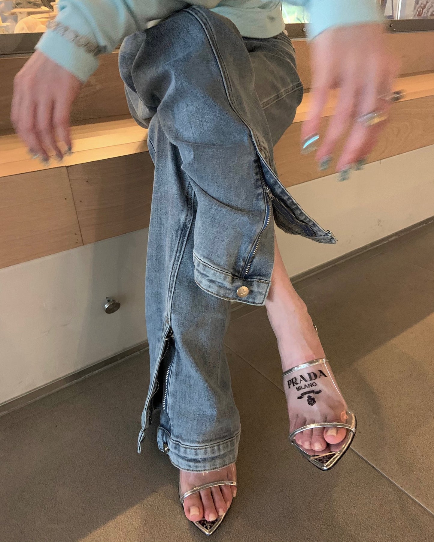 ICE BLUE ZIP BOOT CUT DENIM