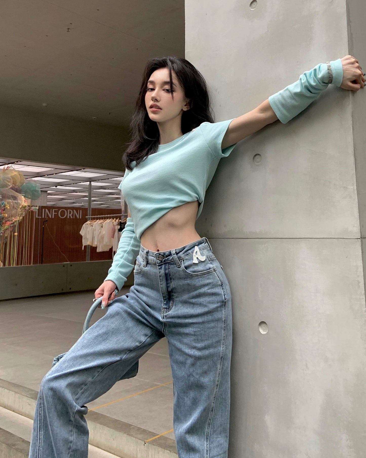 ICE BLUE ZIP BOOT CUT DENIM