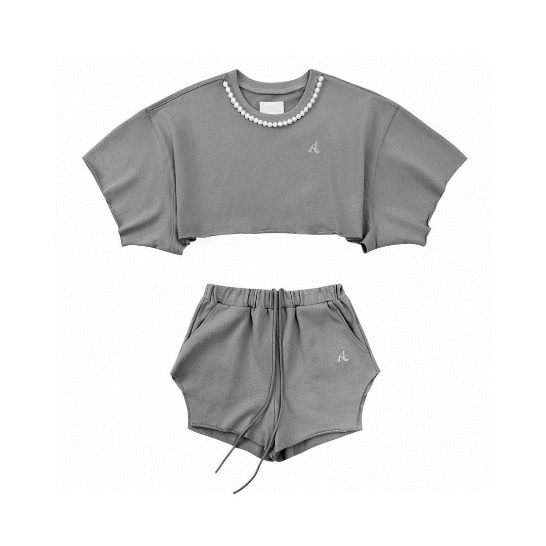 PEARL NECKLACE CROPPED SWEAT SHORTS SET UP
