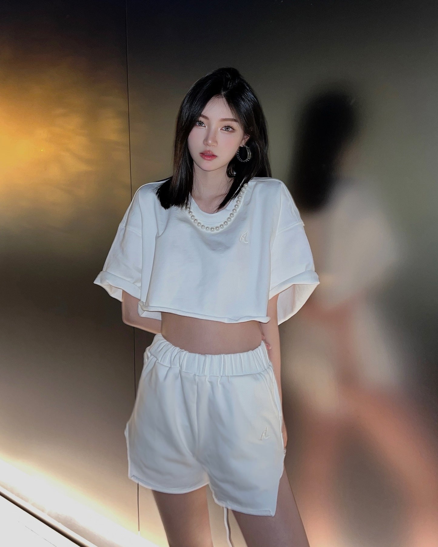 PEARL NECKLACE CROPPED SWEAT SHORTS SET UP