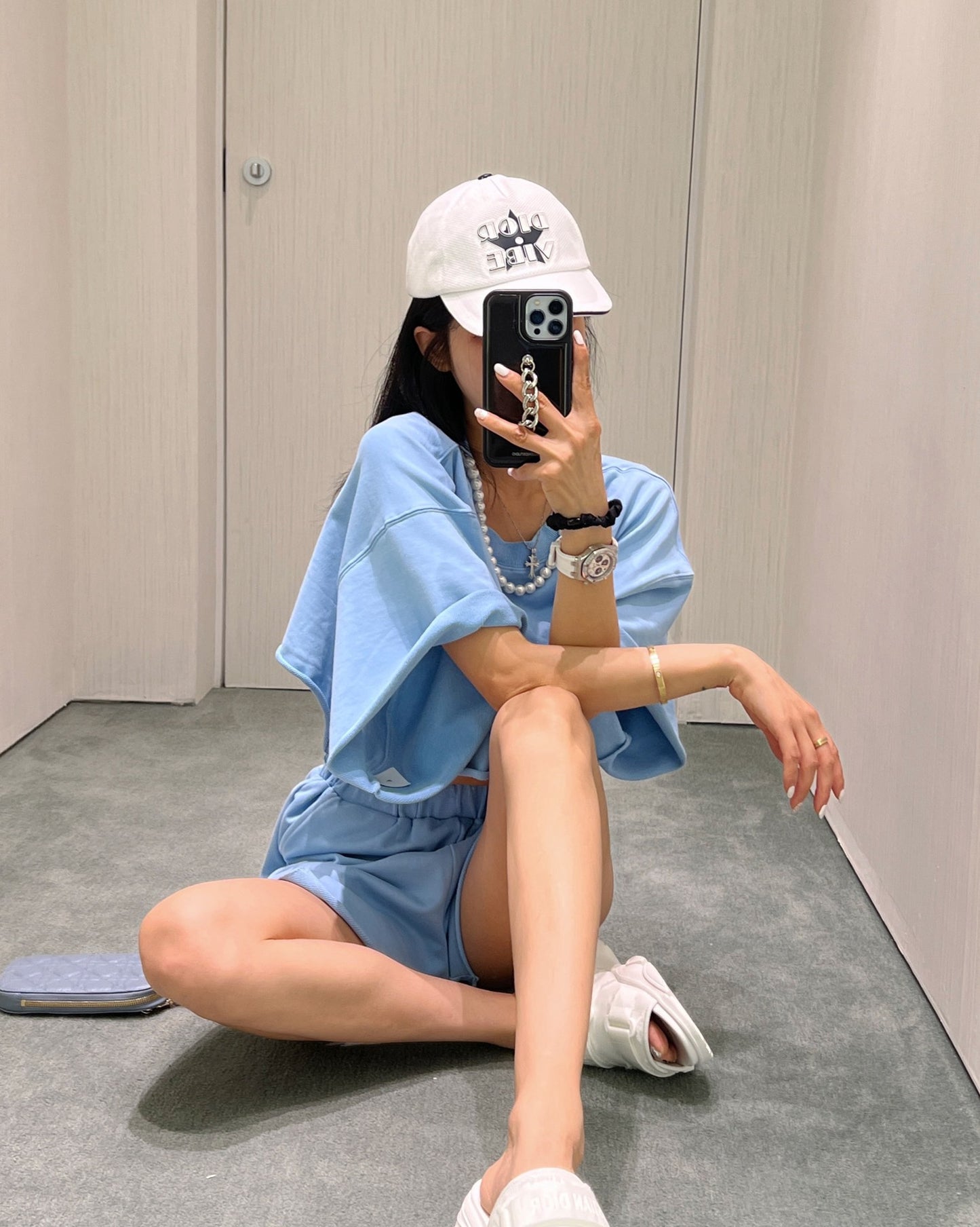 PEARL NECKLACE CROPPED SWEAT SHORTS SET UP