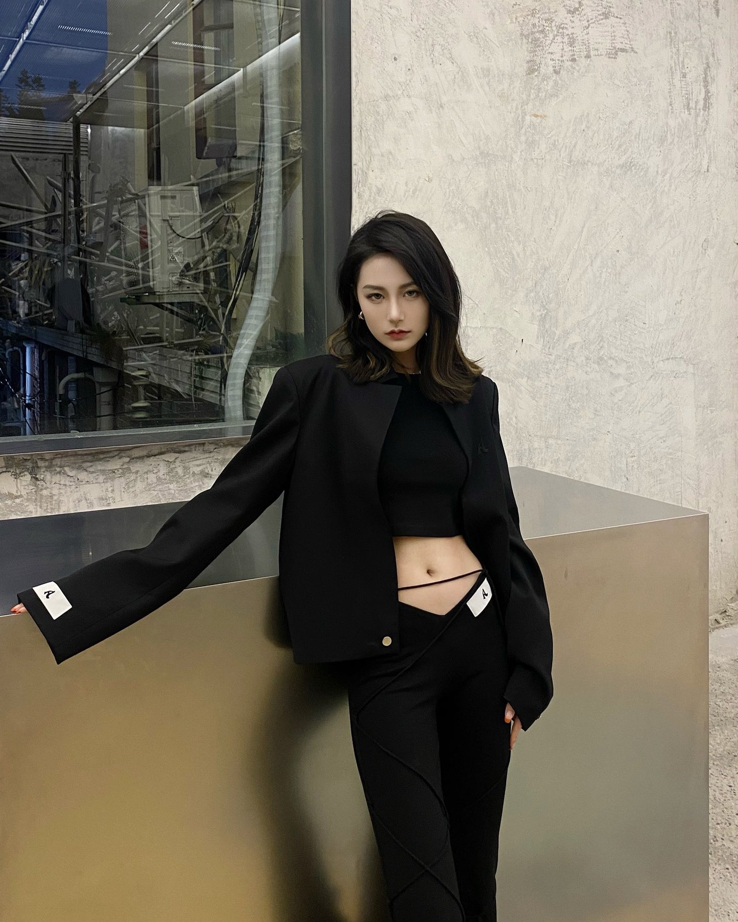 INVERTED V BACK JACKET BLACK/BROWN