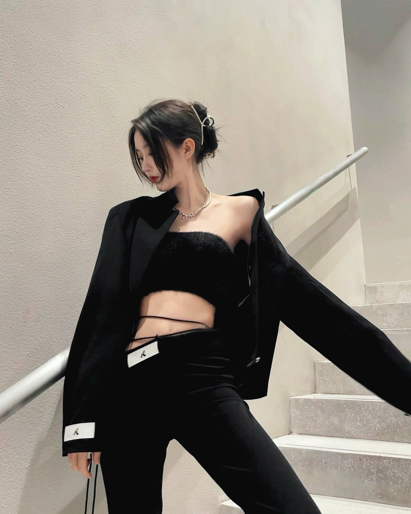 INVERTED V BACK JACKET BLACK/BROWN