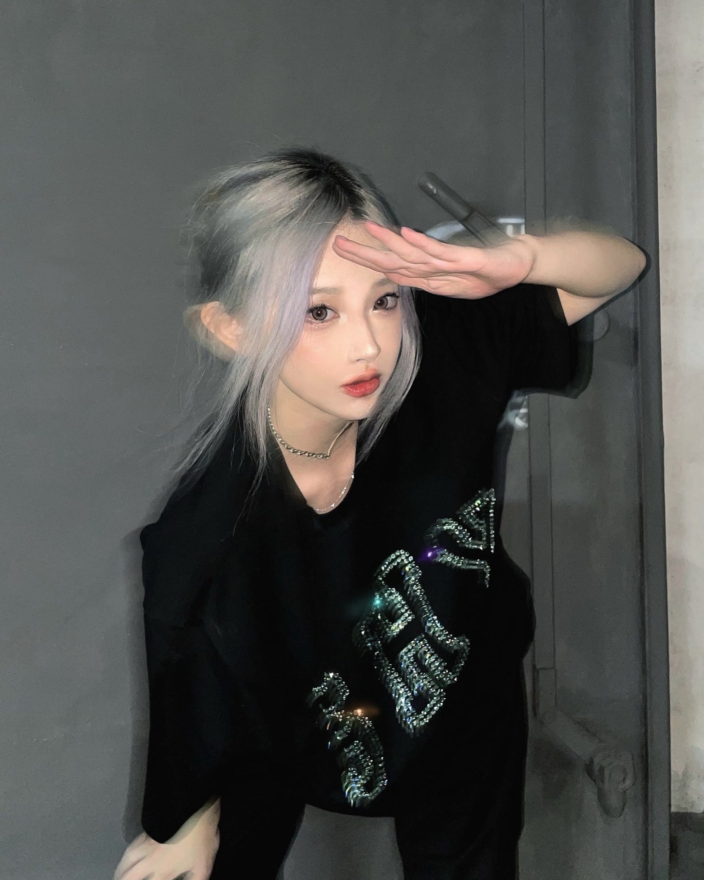 RHINESTONE SHY TEE BLACK/WHITE