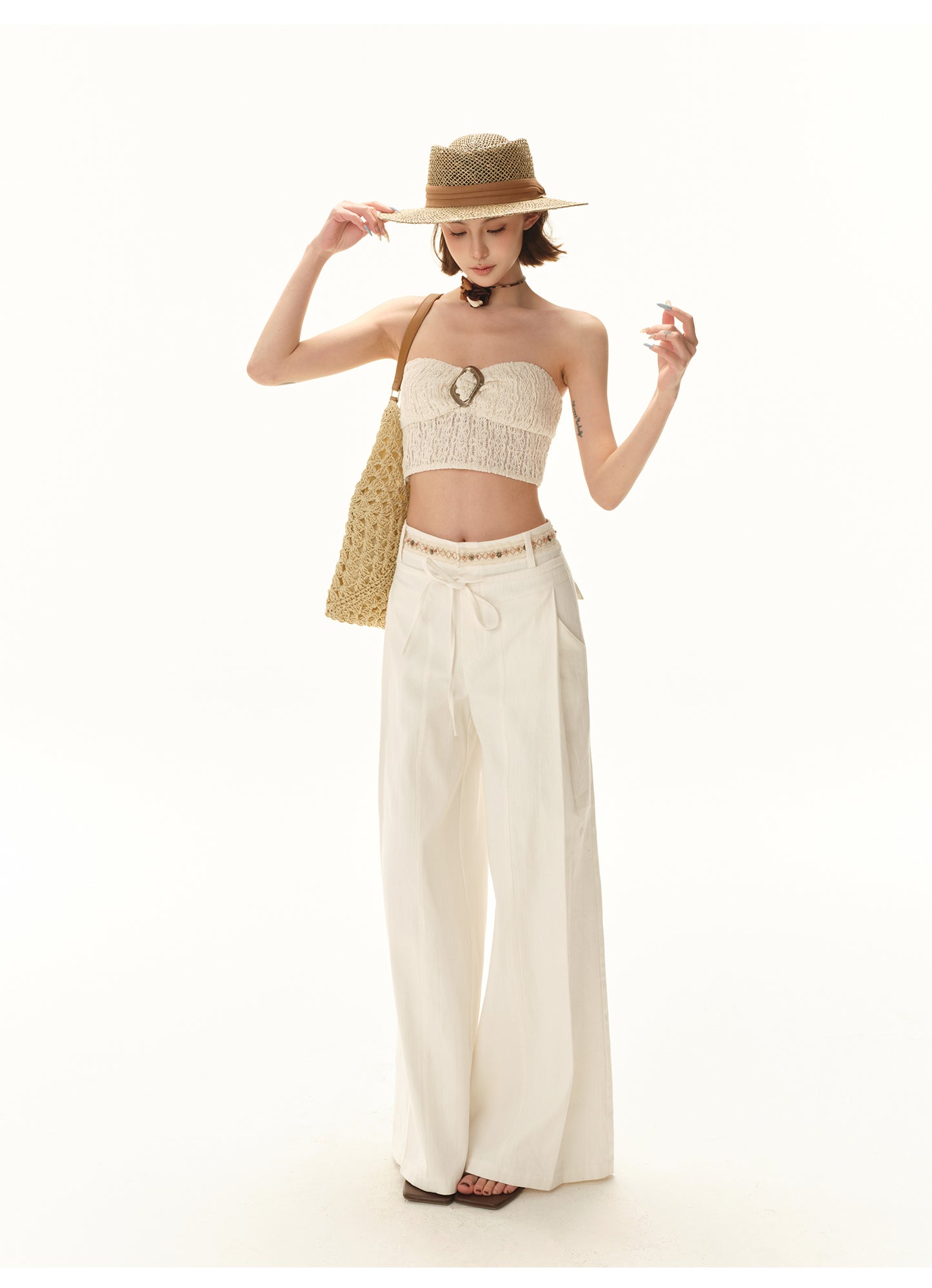 3D TEXTURED KNIT STRAPLESS CROP TOP