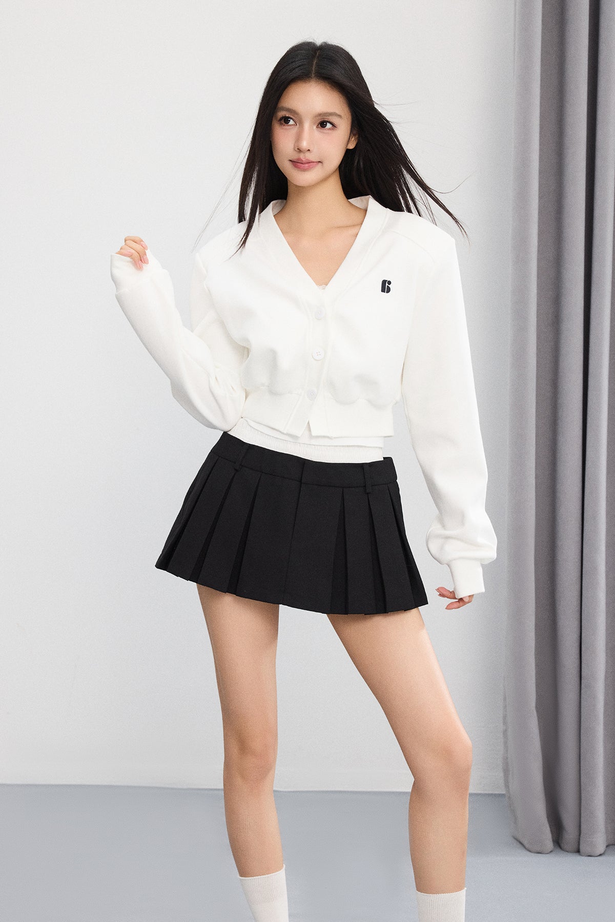 V-NECK WAISTED SHORT WHITE CARDIGAN