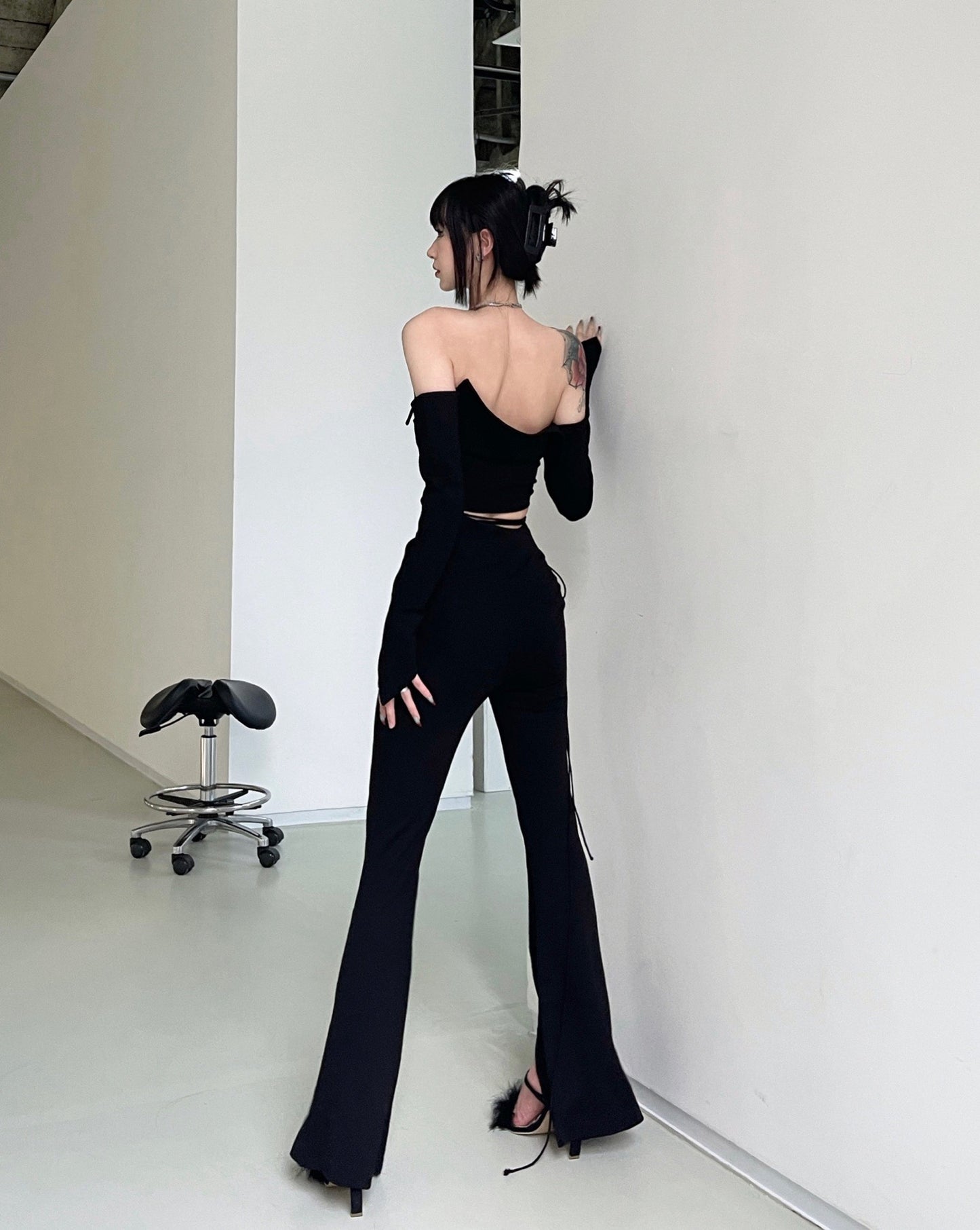 SLIT ELASTIC FLARED PANTS