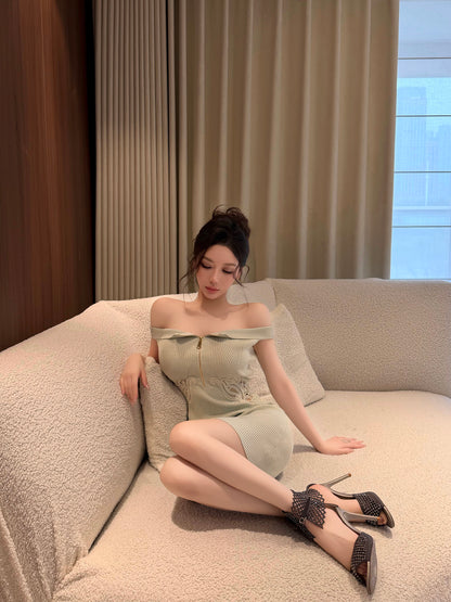 OFF-SHOULDER KNIT DRESS
