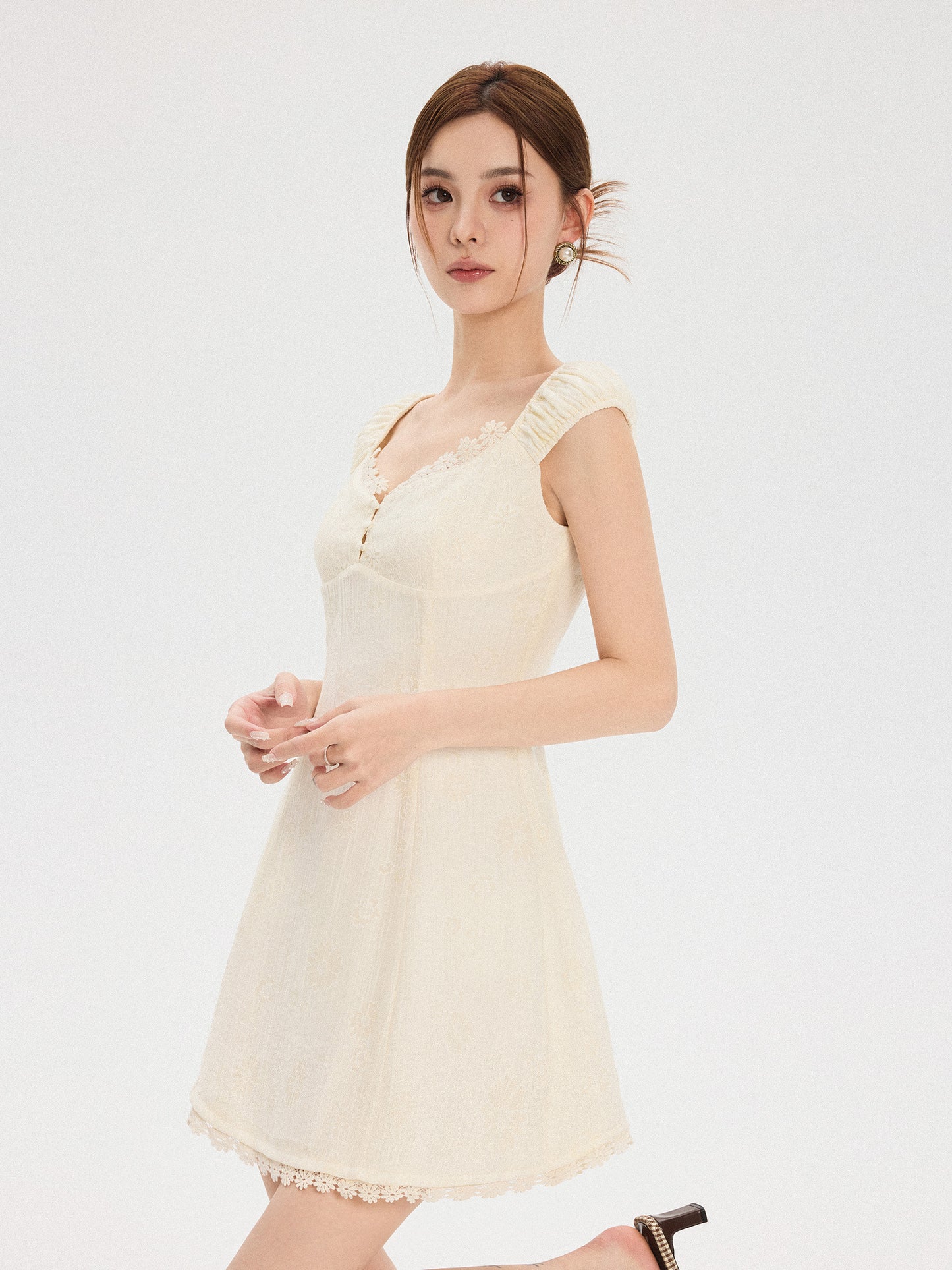 CHUNYU STYLE BEIGE LACE DRESS