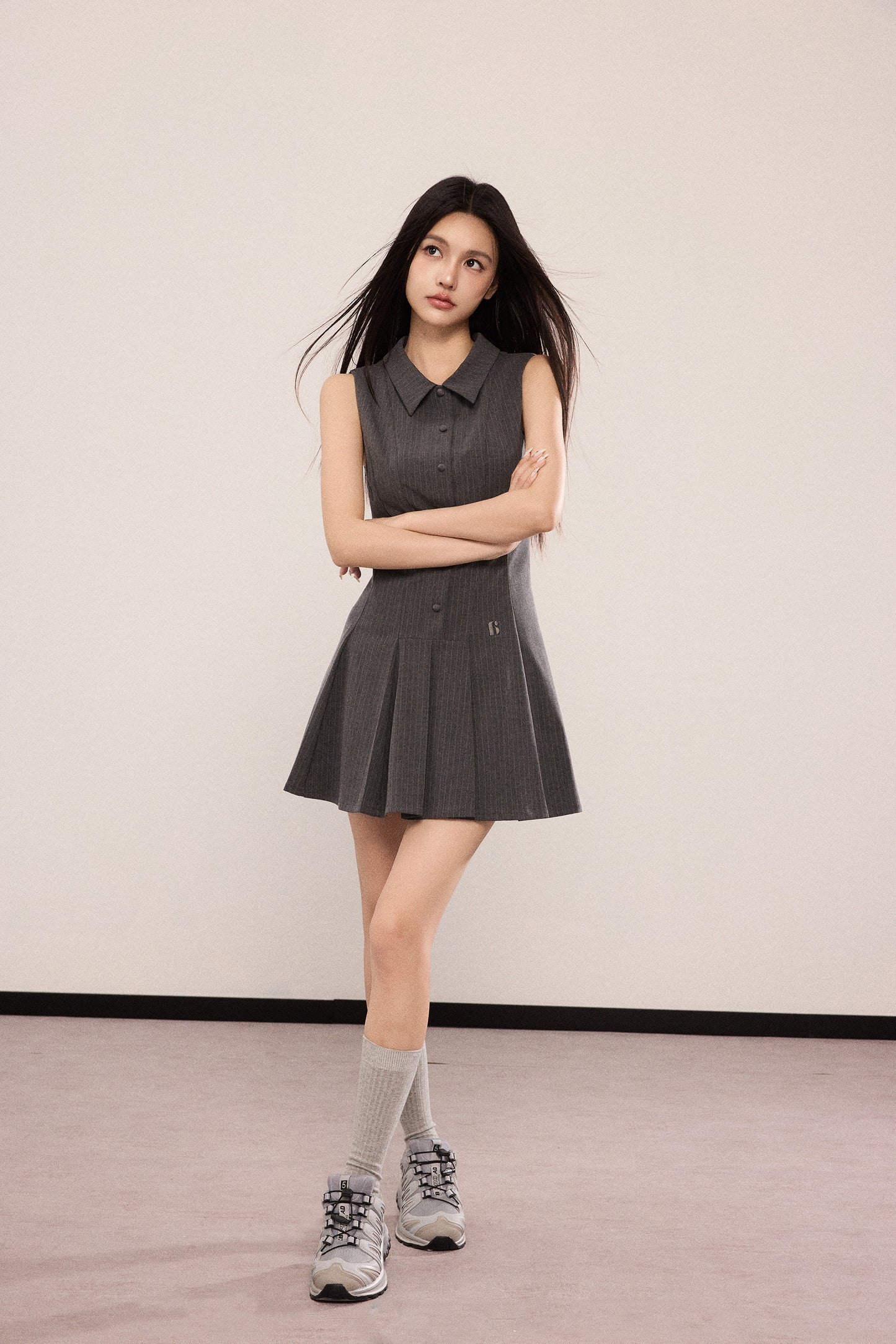 PREPPY STYLE NO SLEEVE PLEATED DRESS