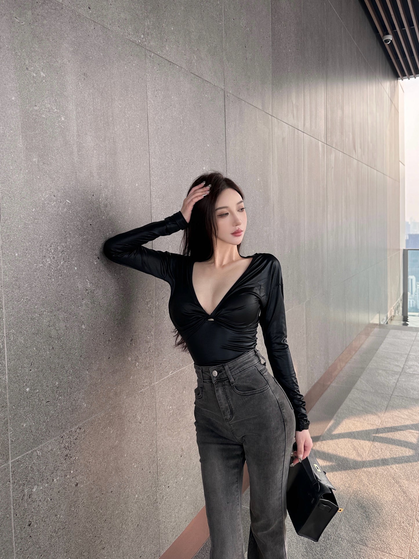 V-NECK PU LEATHER SLIM TOPS / ONE-PIECE