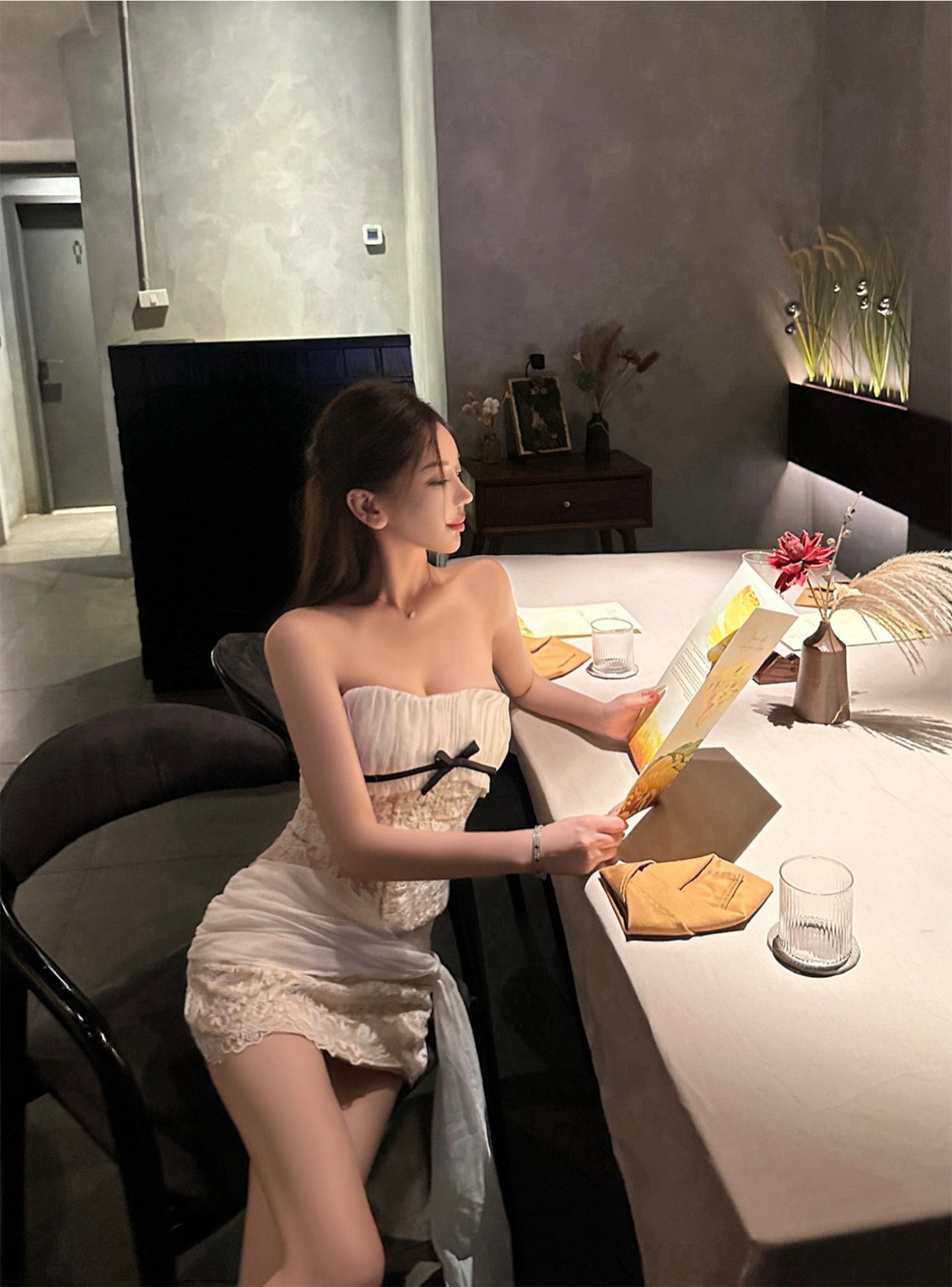 ELEGANT OFF-SHOULDER RIBBON SET