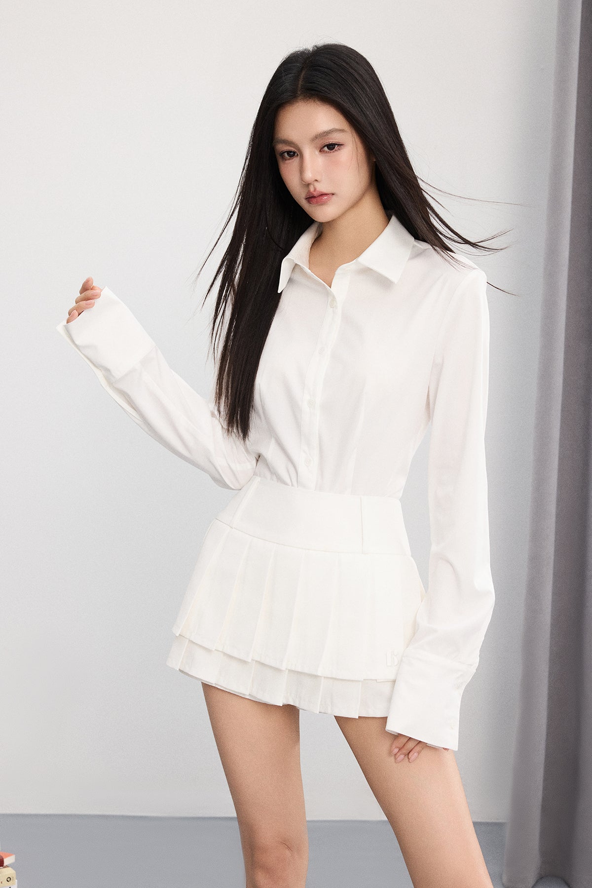 CELEB WAIST-LENGTH WHITE SHIRT & A-LINE PLEATED MINI SKIRT