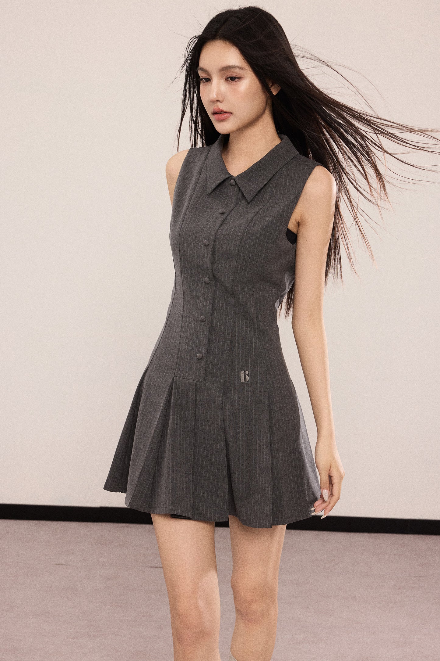 PREPPY STYLE NO SLEEVE PLEATED DRESS