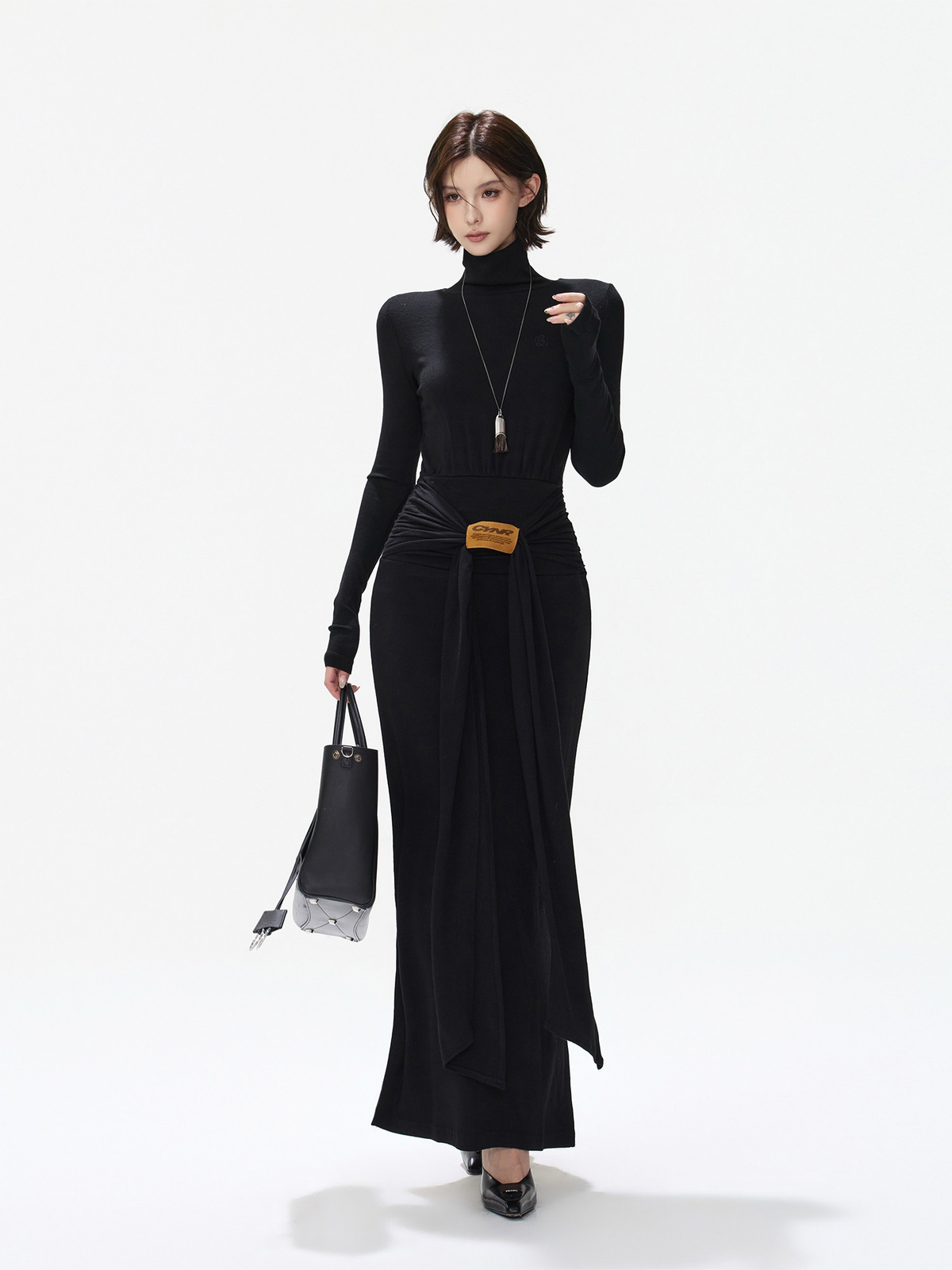 BLACK TURTLENECK DRAPED WAIST KNIT MAXI DRESS ブラック 全身コーディネート 正面
