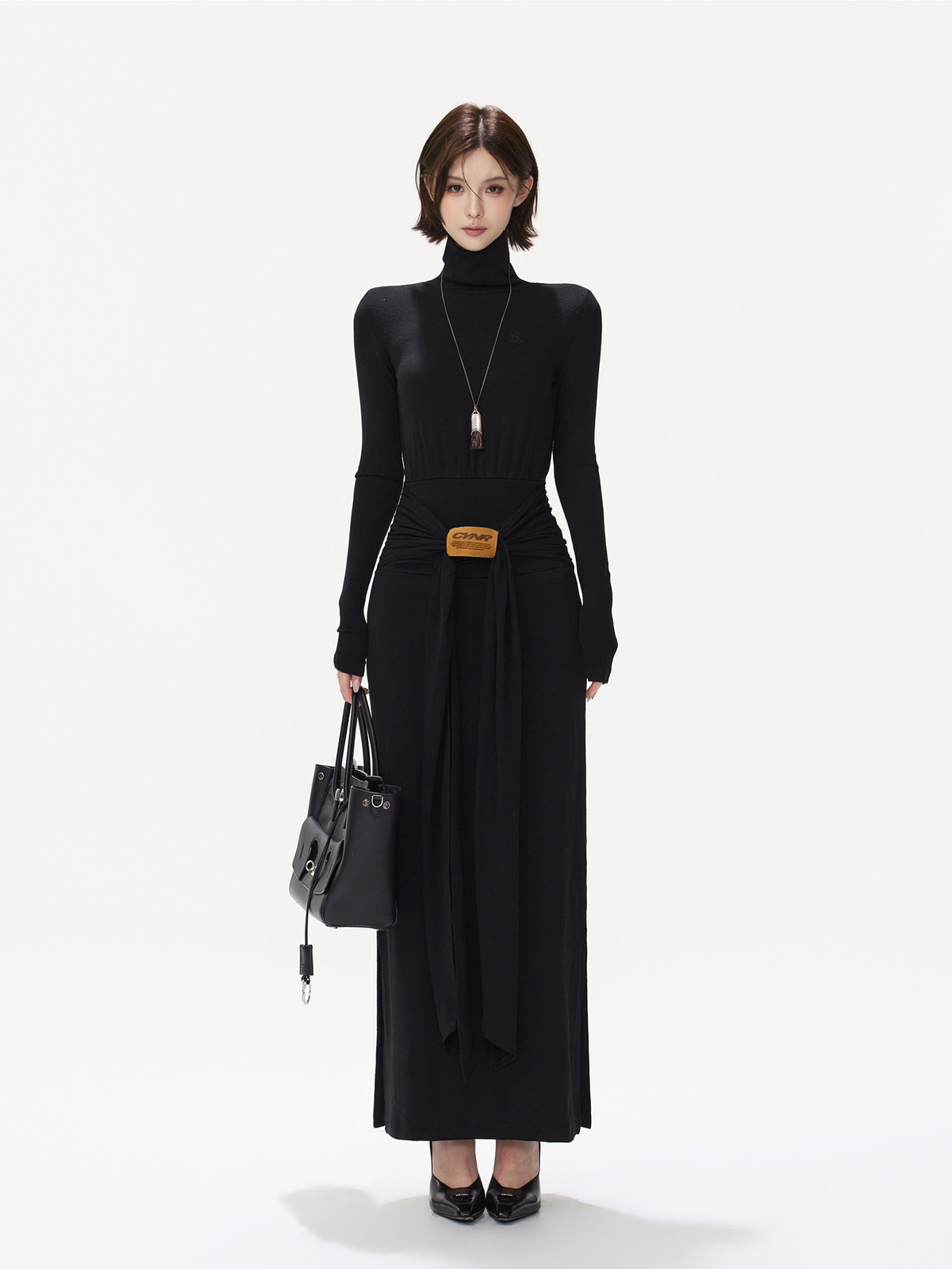 BLACK TURTLENECK DRAPED WAIST KNIT MAXI DRESS ブラック 着用イメージ 6