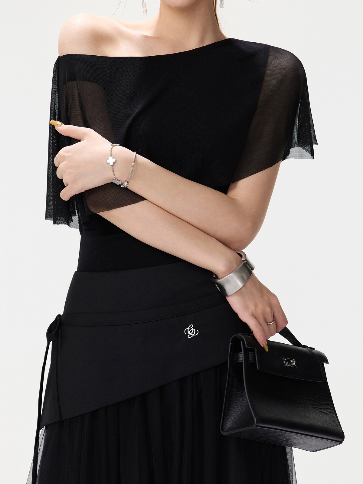 BLACK ASYMMETRIC MESH TOP AND SHEER MAXI SKIRT ブラック 着用イメージ 3