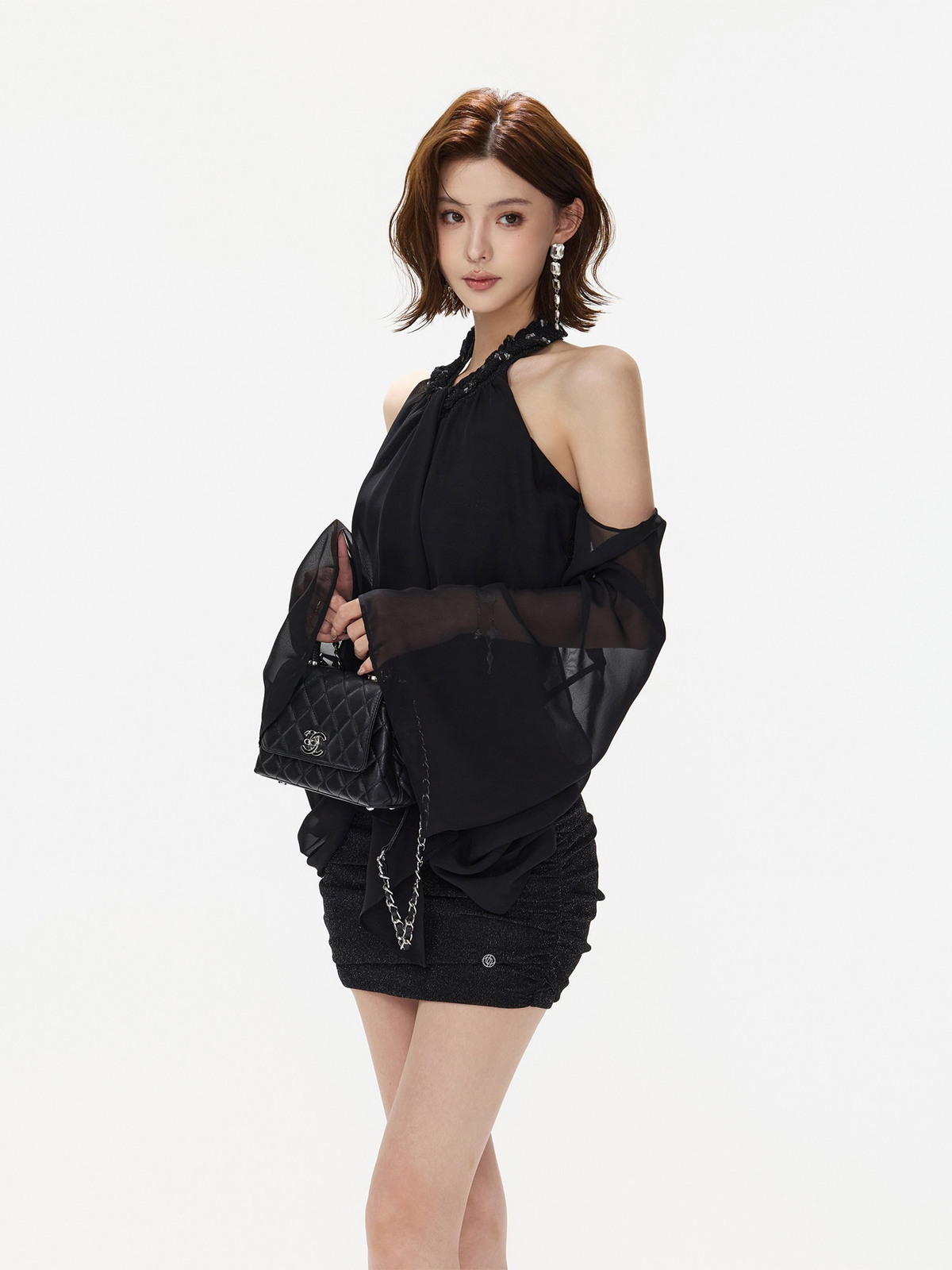 BLACK BEADED HALTER FLARE SLEEVE MINI DRESS ブラック 着用イメージ 6